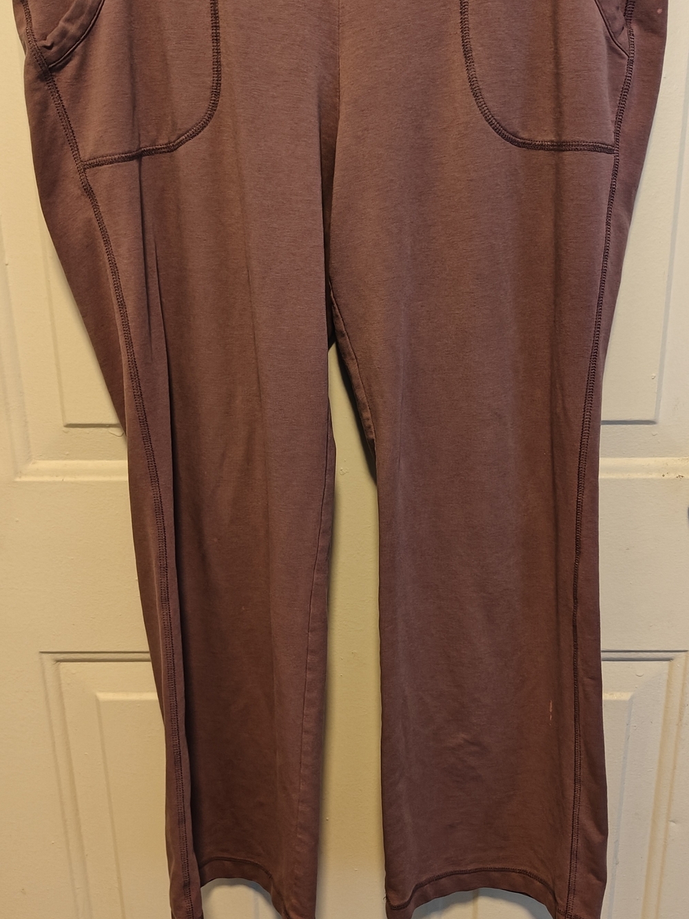 Straight Leg Women’s Jeans in Mauve - Unbranded
